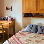3 Bedroom Stunning Apartment In Megeve