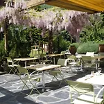 Hotel Mir