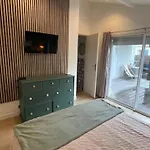 Jolie Maison Ares