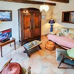 2 Bedroom Lovely Home In Concarneau