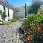 Villa Contemporaine De Charme Avec Grande Piscine