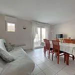 Superbe T2 Bis Proche Plage Avec Balcon Et Parking - Fr-1-646-44