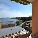 Les Rives Du Lac Salonique