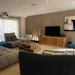 Villa De Charme Avec Piscine Et Jardin En Bord De Mer