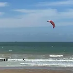 Au Pied Du Cap, Les Pieds Dans L'Eau