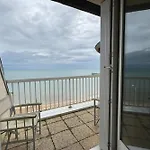 Comfortable Apartment Close To The Sea