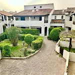 Appartement Climatise Avec Chambre Et Parking Privatif Locations Vld Camargue