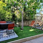 Studio Au Bas Des Cretes En Bas De Villa A La Ciotat Proche De La Mer Et De Marseille
