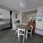 Cosy Studio Renove Proche Ocean Avec Parking - Fr-1-324A-58