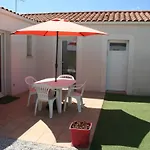 Maison De Vacances A 700M De La Plage Avec Terrasse, Wi-Fi, Et Equipements Complets. - Fr-1-22-296