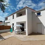 Maison Bord De Mer, Dans Impasse Au Calme D'Une Residence.