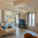 Grand Appartement Au Centre De L'Ecusson