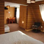 Logis Hotel Du Casino Restaurant Le Mathelia
