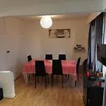 Big Ground Floor 2 Bedrooms Flat In A Quiet Building & Neighborghood