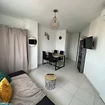 Bel Appartement Fraichement Renove Au Cap