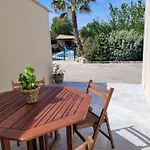 Herbarium : Coquet T2 Avec Terrasse A 10 Min De La Mer !
