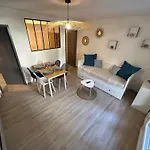 Appartement Climatise Avec Chambre Et Parking Privatif Locations Vld Camargue