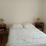 La Maison Aux Volets Rouges