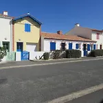 La Maison Bleue De Sion