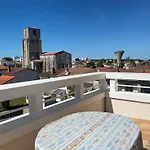 Royan : Bel Appartement 2 Pers. Avec Ascenseur, Parking Prive Et Balcon A 850M De La Plage - Fr-1-539-64