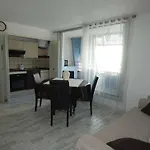 Bel Appartement 2 Pieces Avec Loggia Vitree, Au Calme, Proche Plage Et Commerces, Parking Inclus - Fr-1-328-237