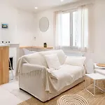 Nice 37 M With Garden In Marseille
