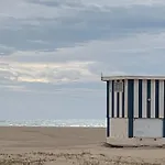 Les Corsaires Direct Plage Pres Du Port