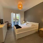 Villa Spacieuse Dans Le Village De La Vigne Acces Direct Plage 12 Pers