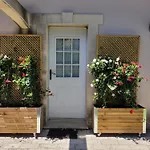 Petit Pavillon Cosy Avec Exterieur