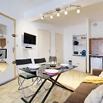 Superbe Appartement En Plein Centre Historique D'Agde. Proche De Tous Les Commerces Et Les Restaurants