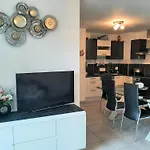 Charmant T3 Avec Grande Terrasse, A 2 Pas Des Plages Et Commerces - Parking Inclus - Fr-1-239-831