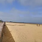 Charmant T2 Renove A 300M De La Plage Avec Parking Prive A Courseulles-Sur-Mer - Fr-1-746-3