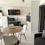 Appartement Renove 2 Pieces A 100M De La Plage Avec Climatisation - Fr-1-748-11
