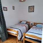 Maison En Pierre Proche Mer, Commerces Et Bus