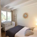 Hossegor Magnifique Villa Entouree Par Un Jardin Dans Quartier Residentiel