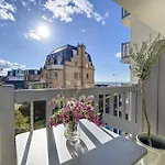 Charming T2 With Balcony Close To The Beach