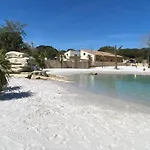 Bungalow Cosy A Vendres Avec Piscine Partagee