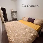 Grande Chambre Dans Un Grand Appartement A Partage, Au Centre De Marseille