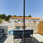 400M De La Plage, Appartement Avec Piscine