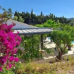Villa Climatisee, Avec 3 Chambres , Piscine, Et Terrain Arbore