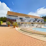 400M De La Plage, Appartement Avec Piscine