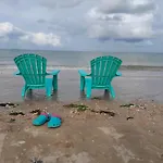 Hebergement Plage Du Debarquement - 6/10 Pers