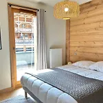 Bel Appartement Neuf Aux Gets, Proche Des Pistes, Avec Terrasse Et Parking Securise - Fr-1-623-335