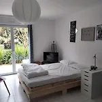 Maisonnette Independante Avec Jardin