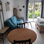 Maisonnette Independante Avec Jardin
