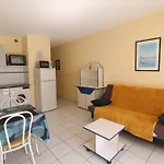 Sete: T2 Avec Terrasse Couverte, Piscine Et Parking En Residence Front De Mer - Fr-1-472A-306