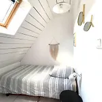 White And Sea Lodge