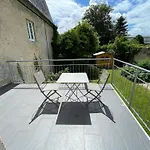 Anglais 1Er Etage Residence Centre Bayeux Grande Terrasse Et Jardin Amenage Commun Proche Du Plages Du Debarquement- Parking Gratuit A Proximite