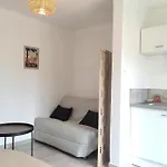 Bright Studio 8 Minutes Walk From The Beach