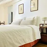 Center Suite